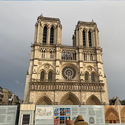 Notre-Dame-Outdoor-Walking-Tour-03
